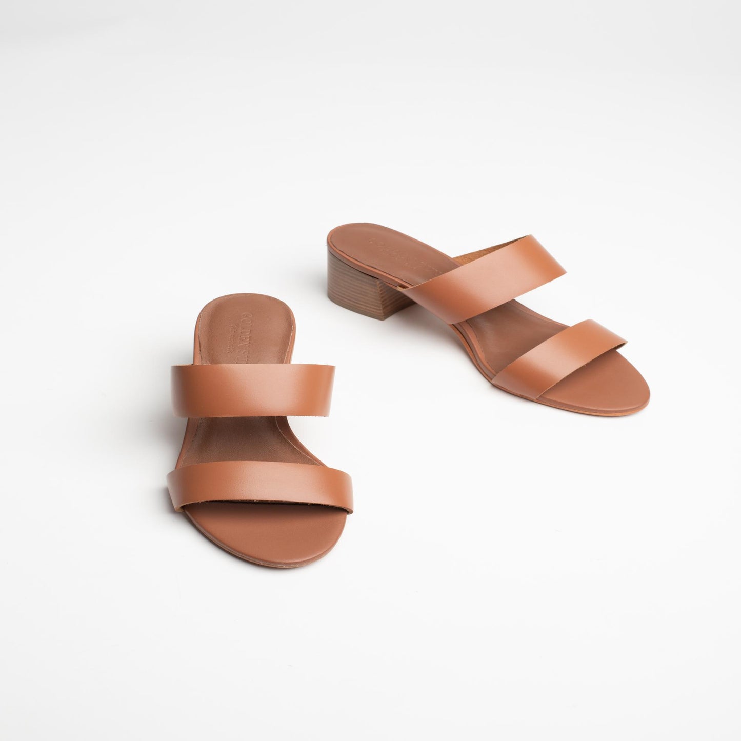 NAHELE sandales en cuir camel