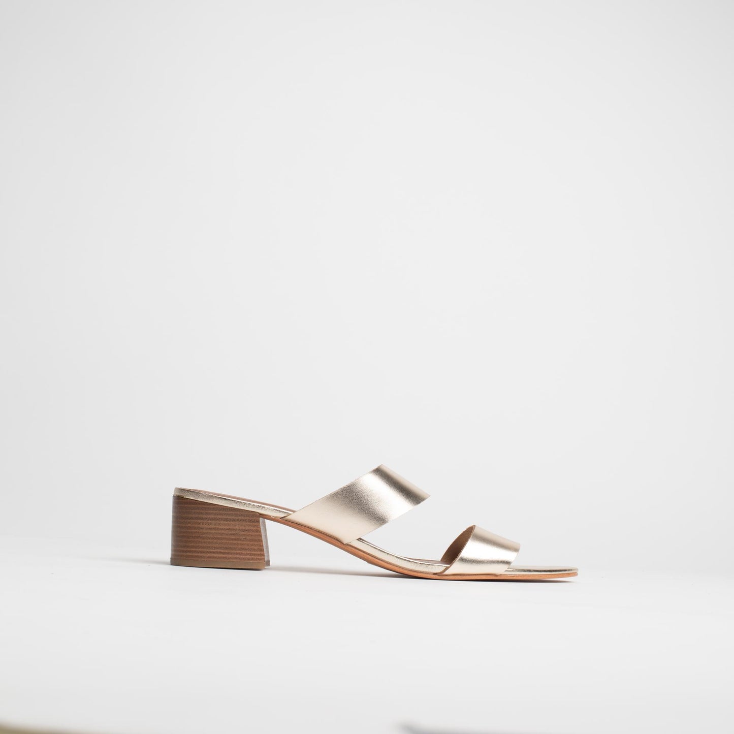 NAHELE sandales en cuir gold